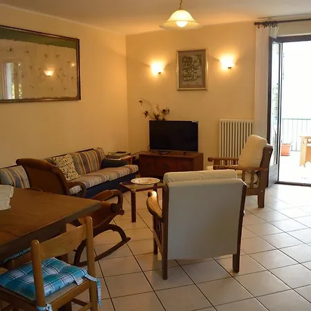 Antico Glicine Apartment Stazzona